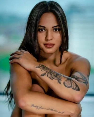 russian call girl in gallery